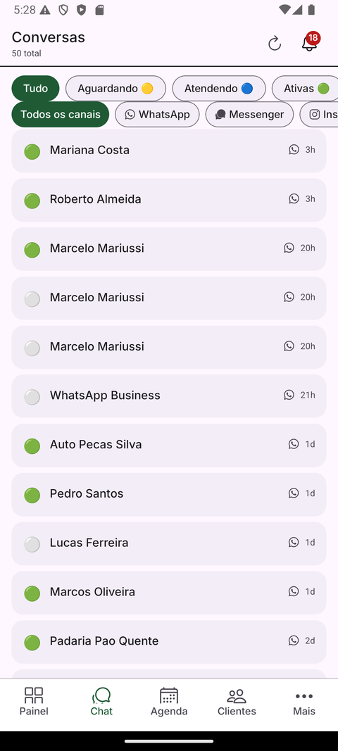Aba Chat do app mobile com a lista de conversas e filtros por status e canal