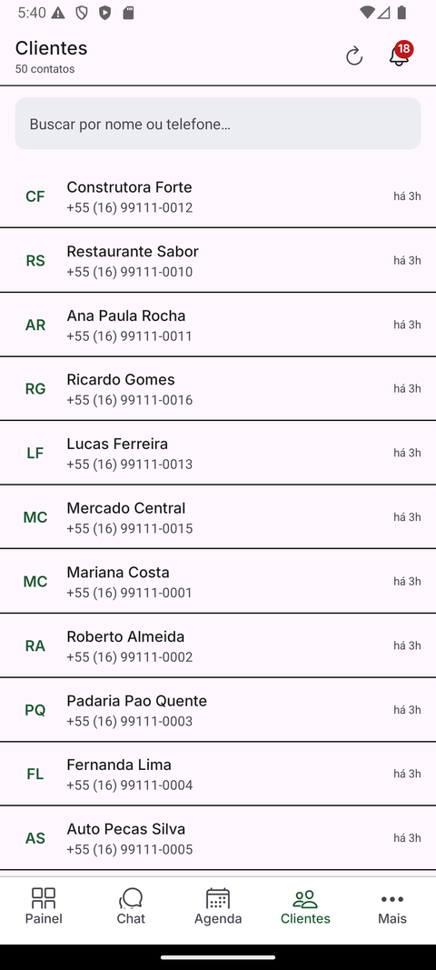Aba Clientes do app mobile com a lista de contatos e busca