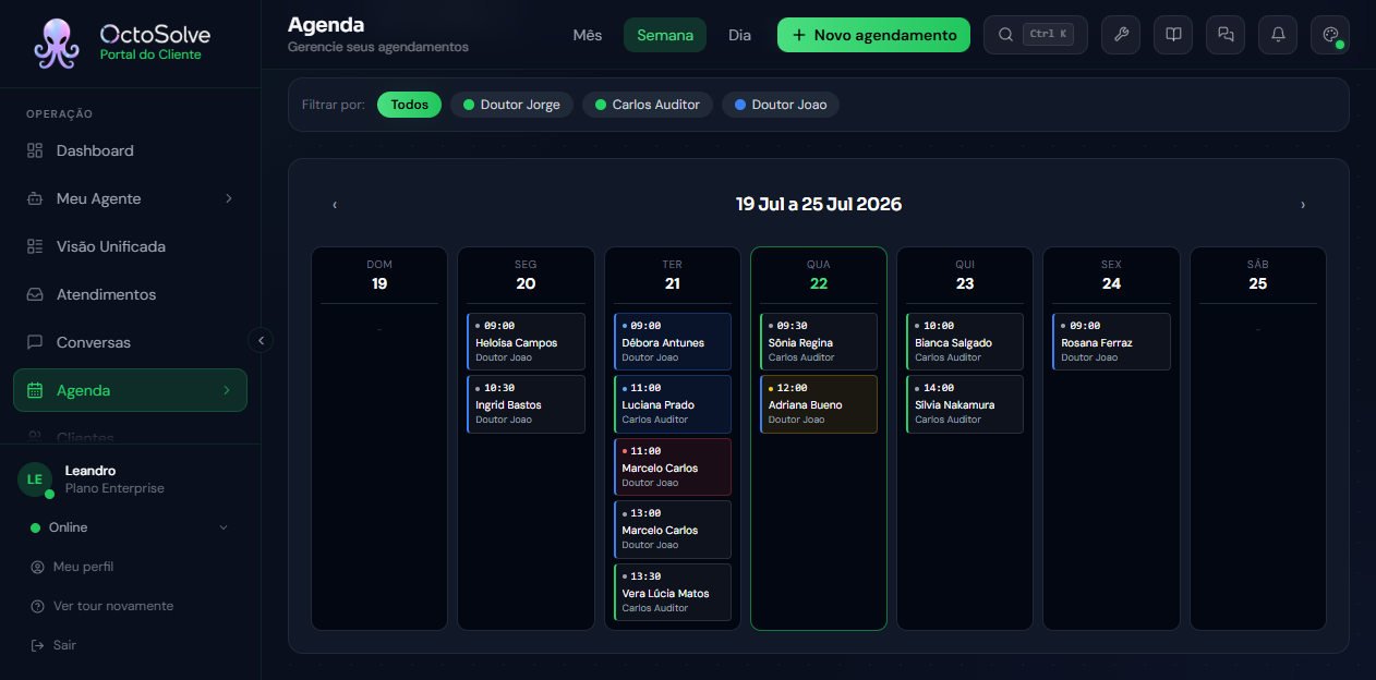 Agenda da OctoSolve em visão de semana, de 19 a 25 de julho de 2026, com horários marcados de 9h a 14h de segunda a sexta, cada compromisso identificado pelo nome do cliente e pelo profissional que vai atender, e um filtro por profissional no topo.